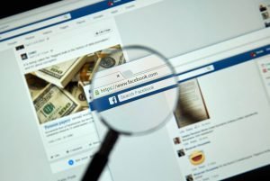 Facebook páginas que compartilham notícias falsas vão ter anúncios bloqueados