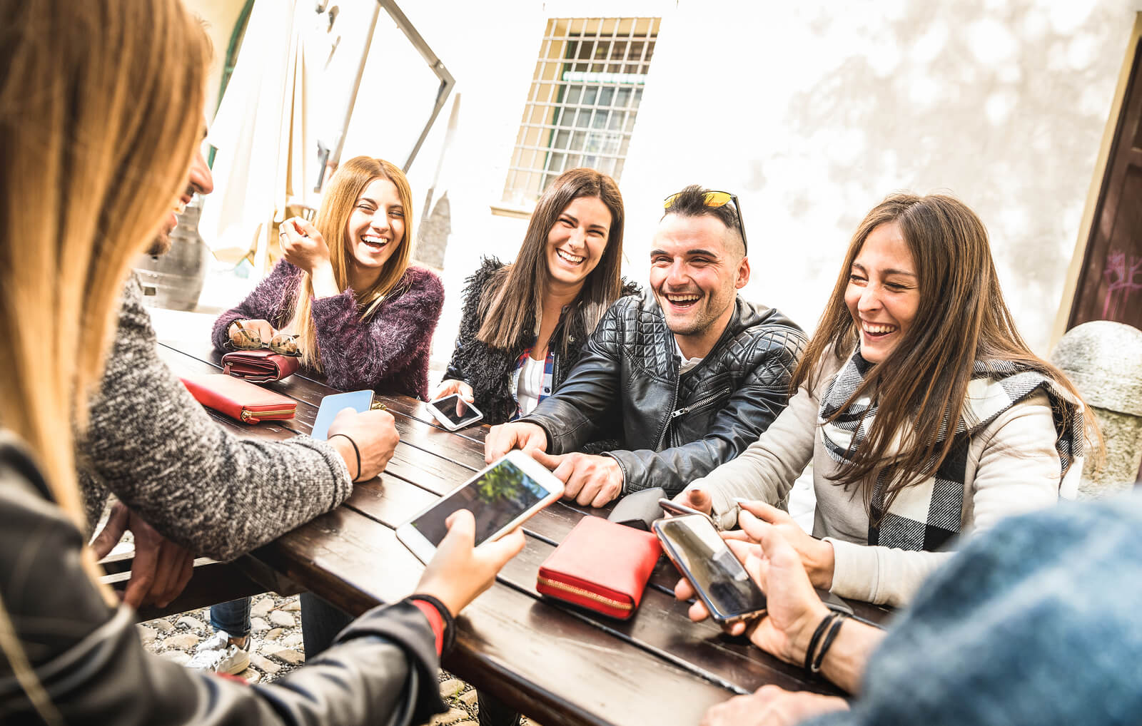 O ano de 2019 é ótimo para o marketing digital. Tecnologias como machine learning, robôs de marketing e inteligência artificial ditam a área por conta das constantes apropriações de algoritmos na publicidade. Veja tendências para anunciantes.