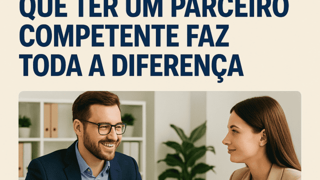Homem e mulher analisando tráfego pago em escritório.